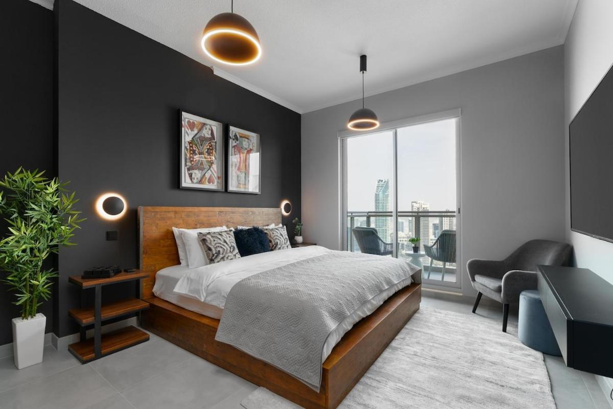 Apartment Luxury In The Sky - 1br Burj Inner Circle Dubai
